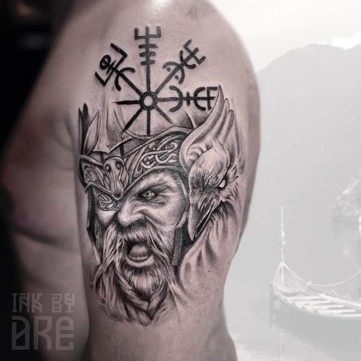 Tatovering udført hos Raven Ink